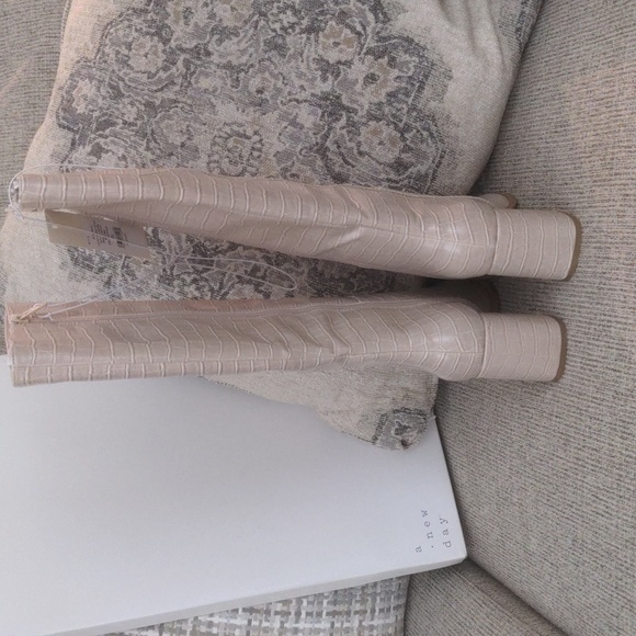 A new day eve snake skin boots - Picture 2 of 6